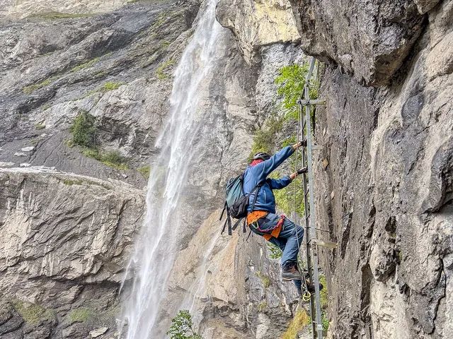 Klettersteig an der Allmenalp beim Wasserfall