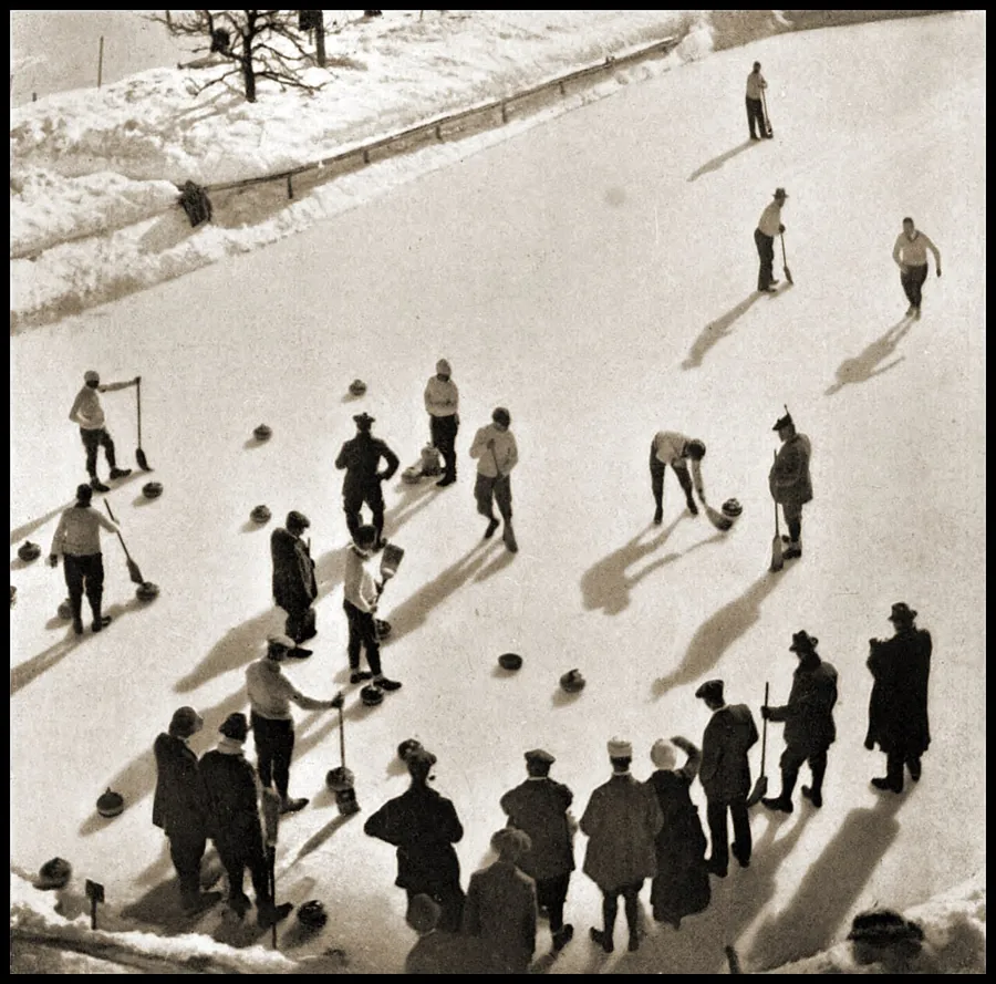 Curling auf dem Eisfeld in Kandersteg, um 1915